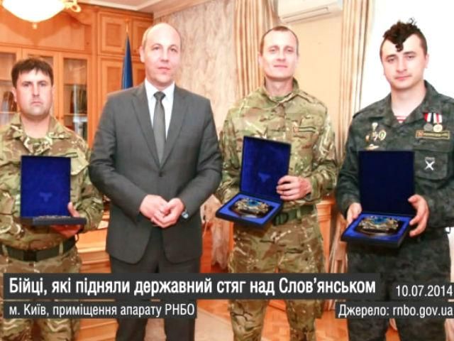 “Похорон корупції”, нагороди за піднятий стяг над Слов’янськом, - найяскравіші кадри дня “Похорон корупції”, нагороди за піднятий стяг над Слов’янськом, - найяскравіші кадри дня