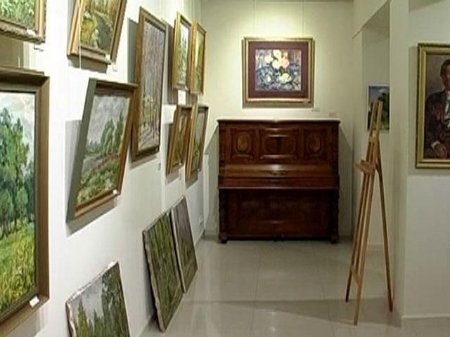 В Днепропетровске собирают средства на армию продажей картин В Днепропетровске собирают средства на армию продажей картин