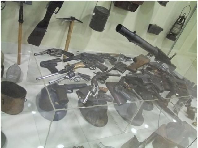 Терористи грабують військові музеї через брак зброї