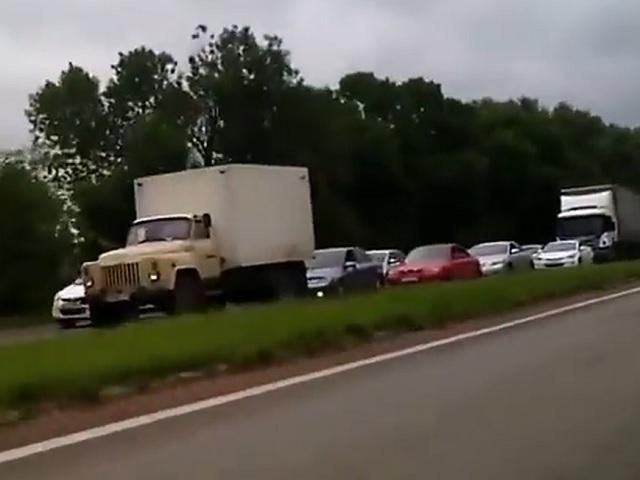 Донеччани масово покидають місто (Відео) Донеччани масово покидають місто (Відео)