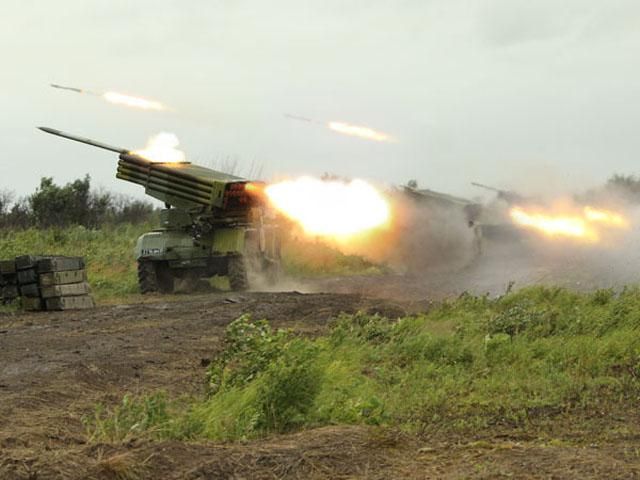 Терористи знову відкрили вогонь з "Граду", — очевидці Терористи знову відкрили вогонь з "Граду", — очевидці