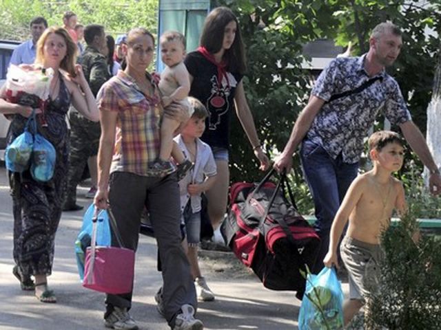 Щодня з району АТО виїжджають близько 1200 людей Щодня з району АТО виїжджають близько 1200 людей