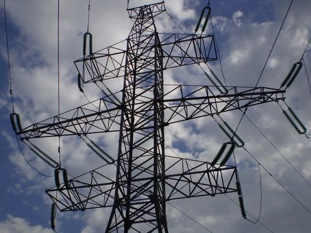 В Донецкой области из-за обстрелов люди остались без света В Донецкой области из-за обстрелов люди остались без света