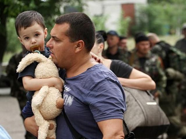 Терористи не випускають мешканців Донбасу із зони АТО, — Міноборони Терористи не випускають мешканців Донбасу із зони АТО, — Міноборони