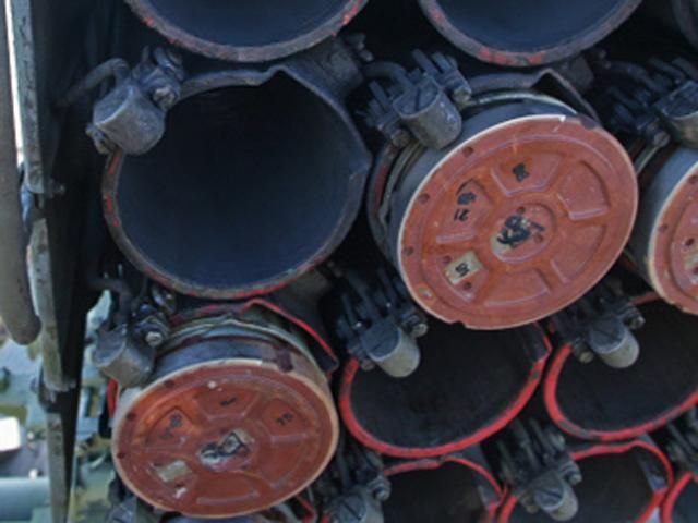 Террористы ночью стреляли из "Градов" снарядами с напалмом, — источник Террористы ночью стреляли из "Градов" снарядами с напалмом, — источник