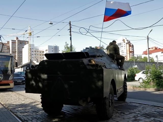 В Украину с территории РФ прорвалась колонна боевиков на танках, — источник