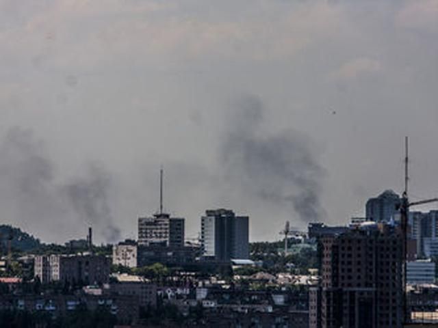 Террористы обстреливают кварталы Донецка с артиллерийской установки, – СМИ