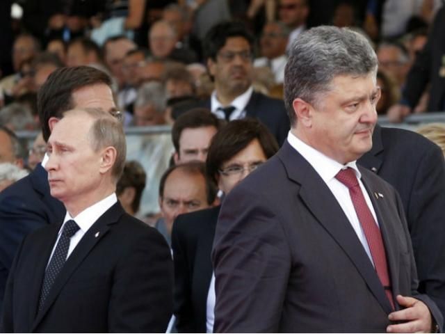 Пєсков не виключає зустрічі Путіна з Порошенком "на ногах" 