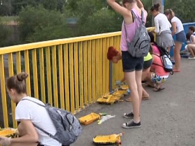 У Запоріжжі паркан "Дніпрогесу" розфарбували у синьо-жовті кольори