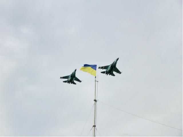 Українська авіація знищила десятки терористів, "Гради" і бронетехніку Українська авіація знищила десятки терористів, "Гради" і бронетехніку