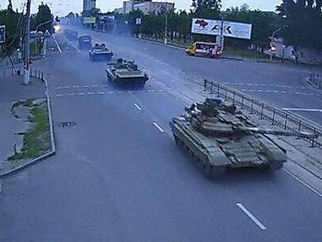Очевидцы сообщают о большом количестве  военной техники из РФ в районе Изварино