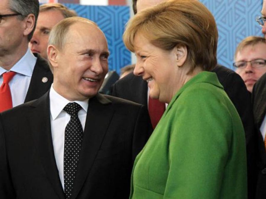 Путін зустрівся з Меркель, говорили про Україну Путін зустрівся з Меркель, говорили про Україну
