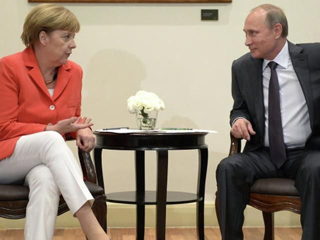 Путін і Меркель вважають, що ситуація в Україні деградує, — Пєсков