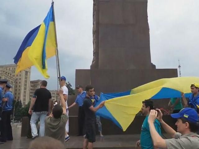 Хроніка 13 липня. В Луганську колонна військової техніки терористів, в Харкові сутички