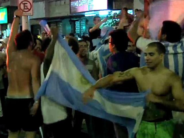 Аргентинці програш збірної “святкували” безладами: 8 поліцейських поранено (Відео)