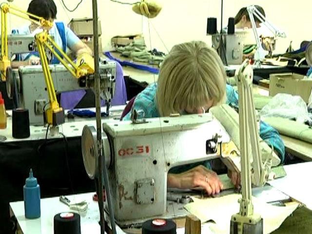 Луцькі активісти почали масове виробництво бронежилетів для армії Луцькі активісти почали масове виробництво бронежилетів для армії