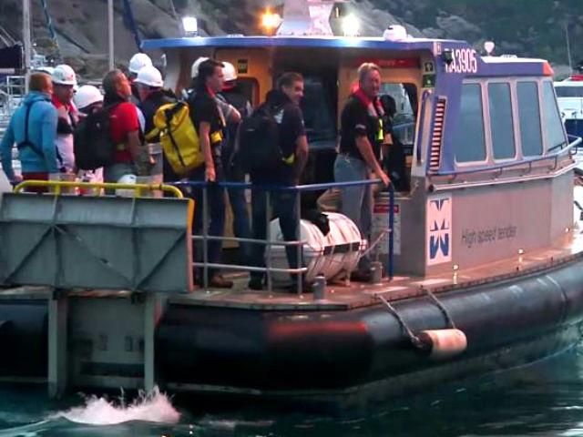 Круизный лайнер Costa Concordia начали поднимать с мели