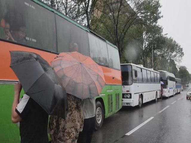 Терористи вивозять сім'ї до Росії Терористи вивозять сім'ї до Росії