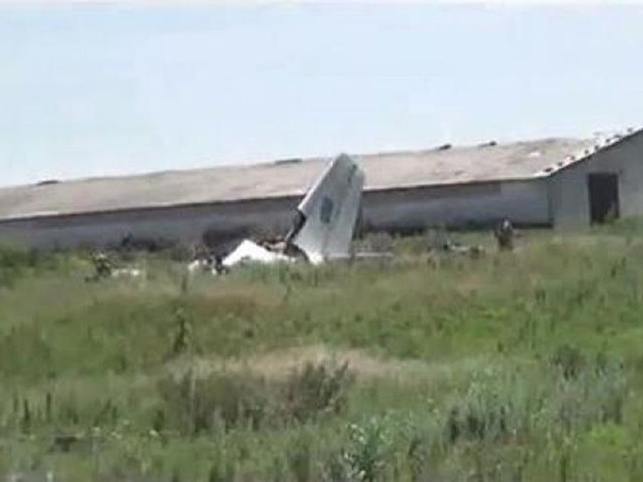 Терористи взяли у полон двох членів екіпажу збитого Ан-26, — речник АТО Терористи взяли у полон двох членів екіпажу збитого Ан-26, — речник АТО