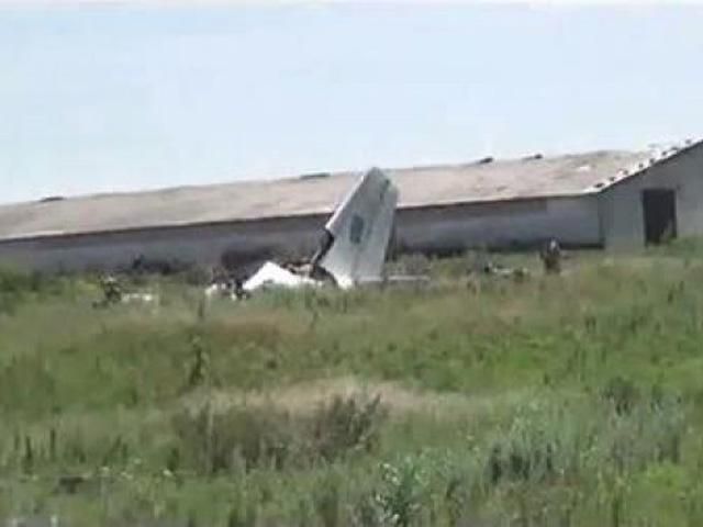 Террористы взяли в плен двух членов экипажа сбитого Ан-26, — спикер АТО
