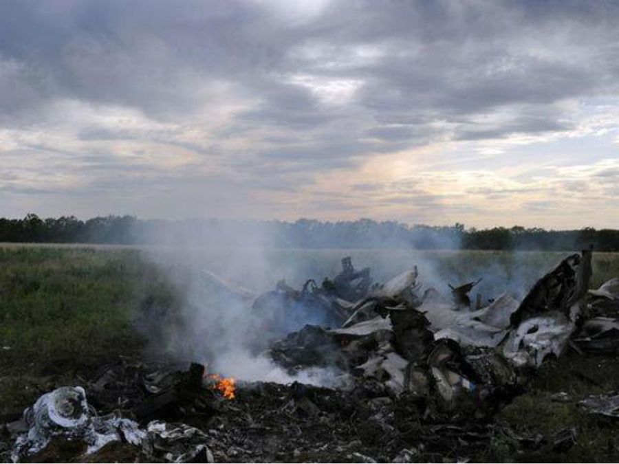 Четверо льотчиків зі збитого Ан-26 врятовані, доля ще двох невідома, — Селезньов Четверо льотчиків зі збитого Ан-26 врятовані, доля ще двох невідома, — Селезньов