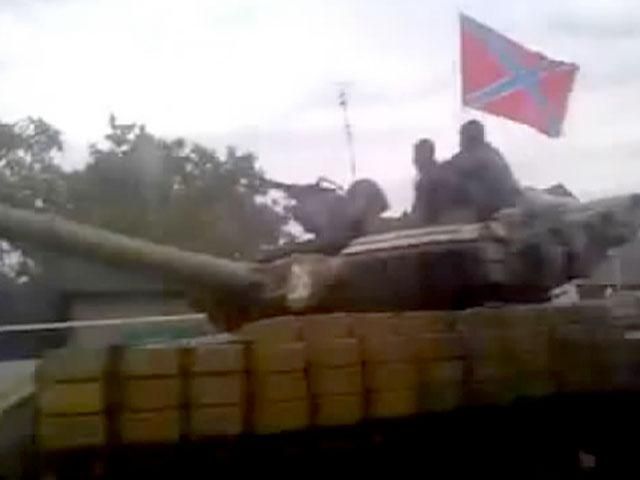 Через Енакиево проехала колонна военной техники (Видео)
