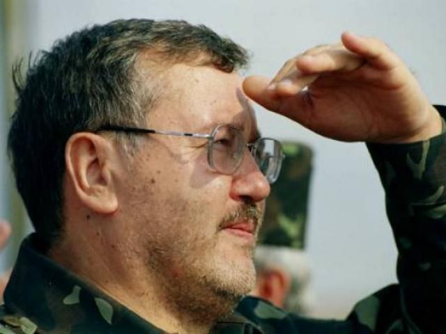 Гриценко выступает за дополнительную мобилизацию 30-40 тысяч солдат и офицеров из запаса Гриценко выступает за дополнительную мобилизацию 30-40 тысяч солдат и офицеров из запаса