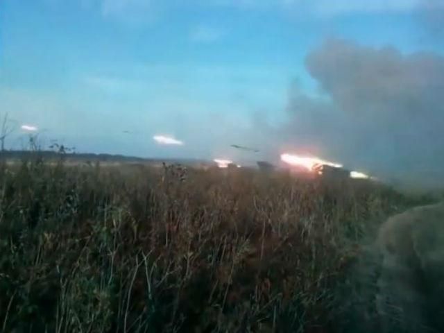 Біля Луганська провели артобстріл установками "Град" Біля Луганська провели артобстріл установками "Град"