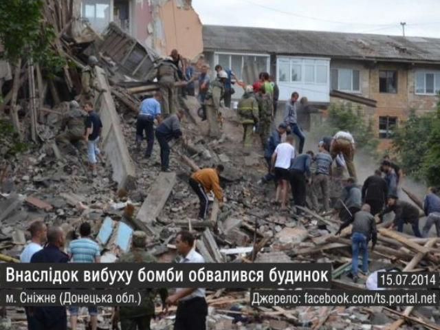 Найактуальніші кадри 15 липня: у Сніжному обвалився будинок, в Слов'янську затримали в.о. мера Найактуальніші кадри 15 липня: у Сніжному обвалився будинок, в Слов'янську затримали в.о. мера