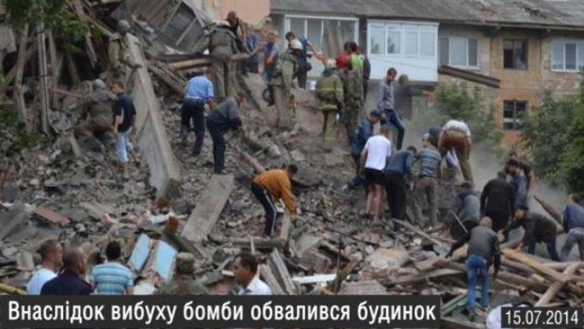 Найактуальніші кадри 15 липня: у Сніжному обвалився будинок, в Слов'янську затримали в.о. мера Найактуальніші кадри 15 липня: у Сніжному обвалився будинок, в Слов'янську затримали в.о. мера