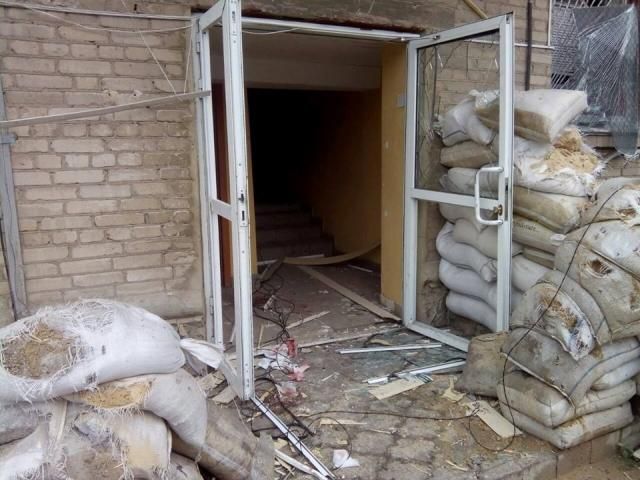 Терористи продовжують обстрілювати Амвросіївку з “Граду”, — Парасюк Терористи продовжують обстрілювати Амвросіївку з “Граду”, — Парасюк