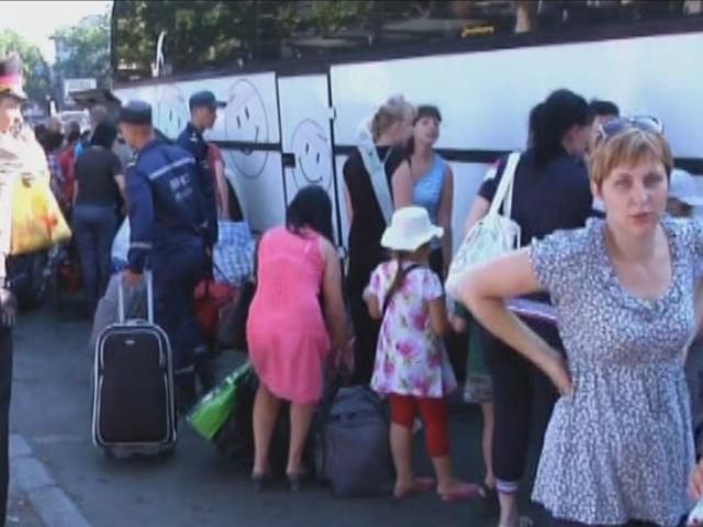 Поток беженцев из Донбасса не уменьшается