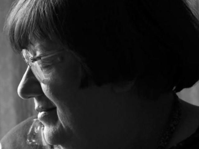 В Москве проходит церемония прощания с Новодворской, выстроилась длинная очередь людей В Москве проходит церемония прощания с Новодворской, выстроилась длинная очередь людей