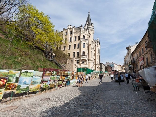 Ми маємо повернути Андріївському узвозу його історичне обличчя, — Кличко Ми маємо повернути Андріївському узвозу його історичне обличчя, — Кличко