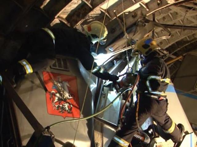 Трагедія у московському метро вже забрала життя 23 людей Трагедія у московському метро вже забрала життя 23 людей