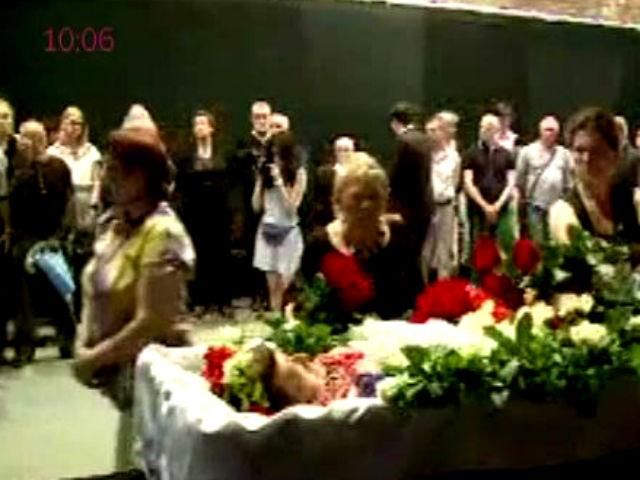 У Москві попрощалися з Валерією Новодворською У Москві попрощалися з Валерією Новодворською