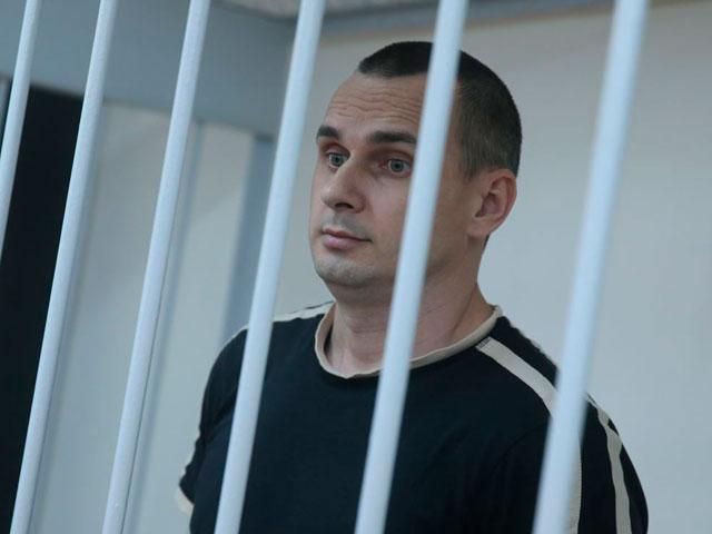 Сенцов попросил омбудсмена РФ подтвердить его украинское гражданство Сенцов попросил омбудсмена РФ подтвердить его украинское гражданство