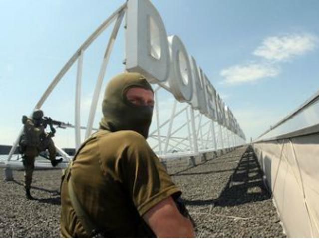 Вночі у Донецьку лунали вибухи в районі аеропорту Вночі у Донецьку лунали вибухи в районі аеропорту