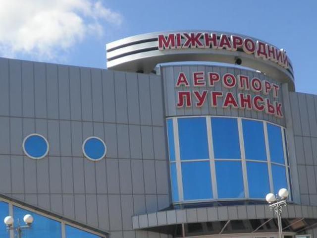 Триває обстріл аеропорту Луганська, військові просять підмоги авіації