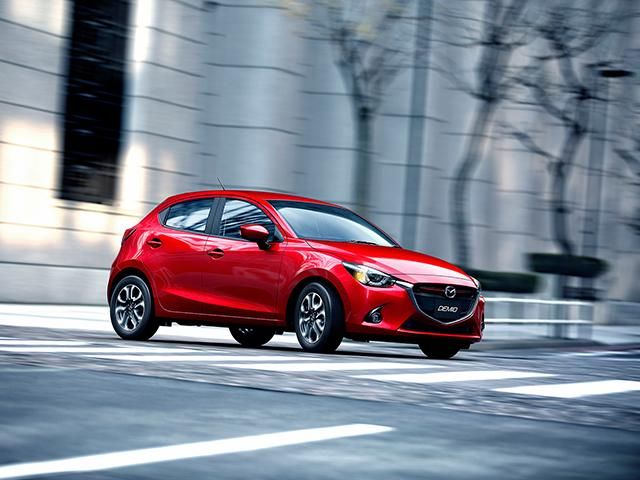 Компанія Mazda розсекретила нову "двійку"