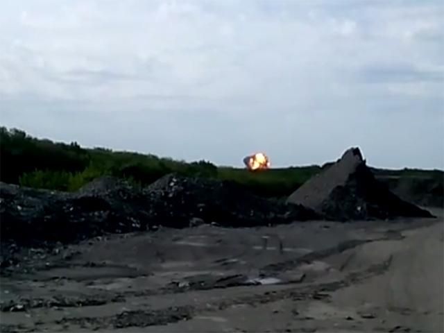 Появилось видео падения малайзийского самолета, сбитого террористами (Видео) Появилось видео падения малайзийского самолета, сбитого террористами (Видео)