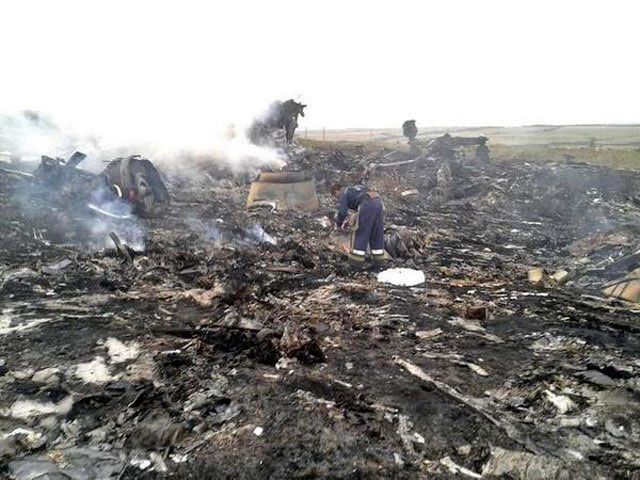 На місці катастрофи авіалайнера знайдені тіла 121 загиблого із 298, — ДСНС