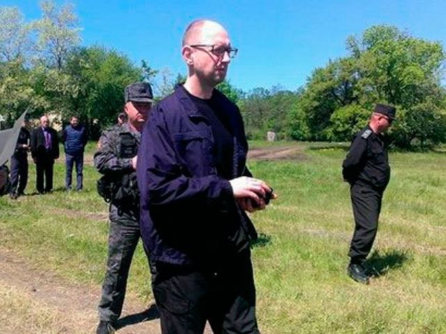 Яценюк сказал о готовности к полной мобилизации, — Бригинец Яценюк сказал о готовности к полной мобилизации, — Бригинец