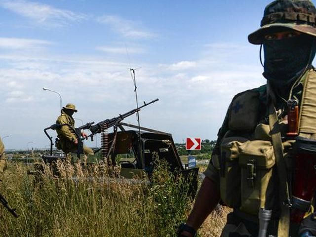 Терористи не допускають українських силовиків на місце падіння лайнера, — Селезньов Терористи не допускають українських силовиків на місце падіння лайнера, — Селезньов