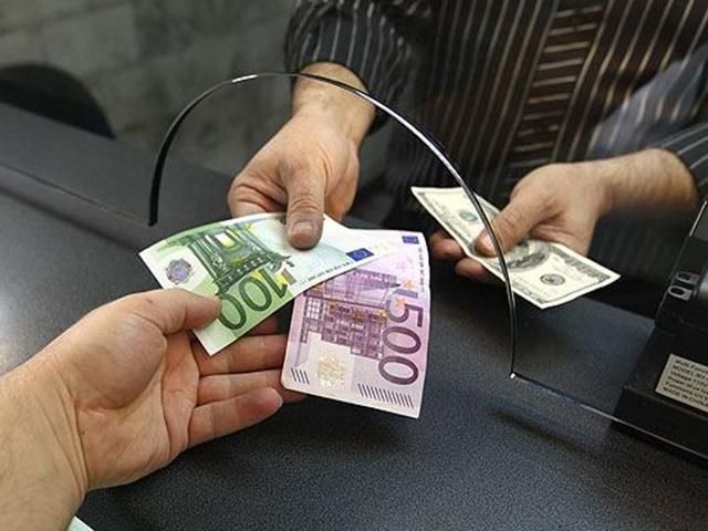Доллар и евро подешевели — курсы валют на 18 июля