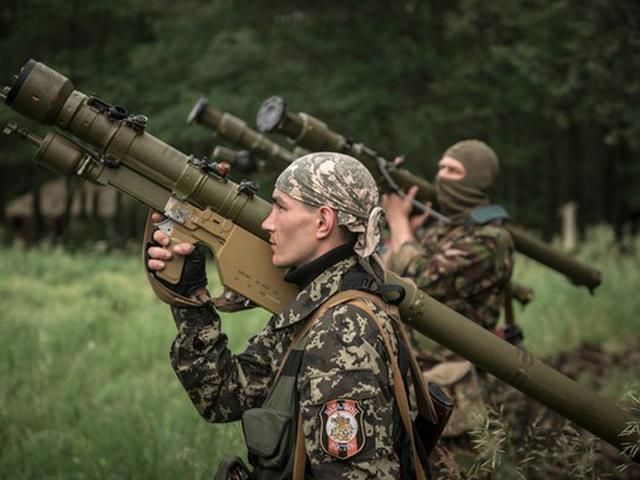 В результате обстрела террористами жилых районов Луганска погибли около 20 человек (Фото) В результате обстрела террористами жилых районов Луганска погибли около 20 человек (Фото)