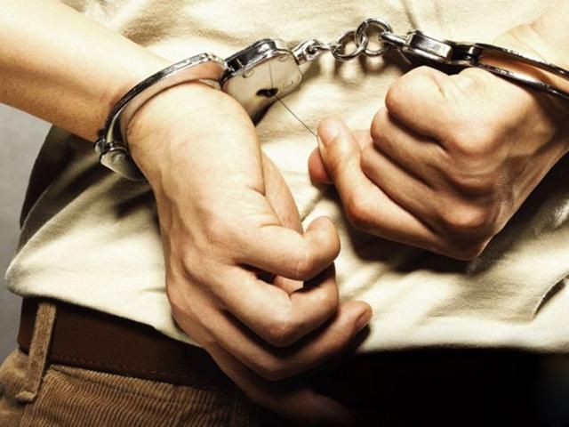 Співробітники МВС затримали українця, який передавав бойовикам інформацію про сили АТО Співробітники МВС затримали українця, який передавав бойовикам інформацію про сили АТО