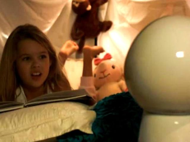 Американцы создали домашнего робота, который может снять видео и рассказывать сказку Американцы создали домашнего робота, который может снять видео и рассказывать сказку