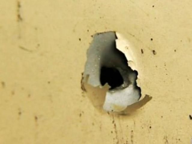 У Донецьку снаряд попав у п'ятиповерхівку, четверо поранених