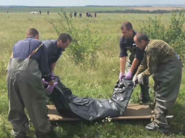 Рятувальники виявили понад 190 тіл загиблих в аварії Боїнга Рятувальники виявили понад 190 тіл загиблих в аварії Боїнга